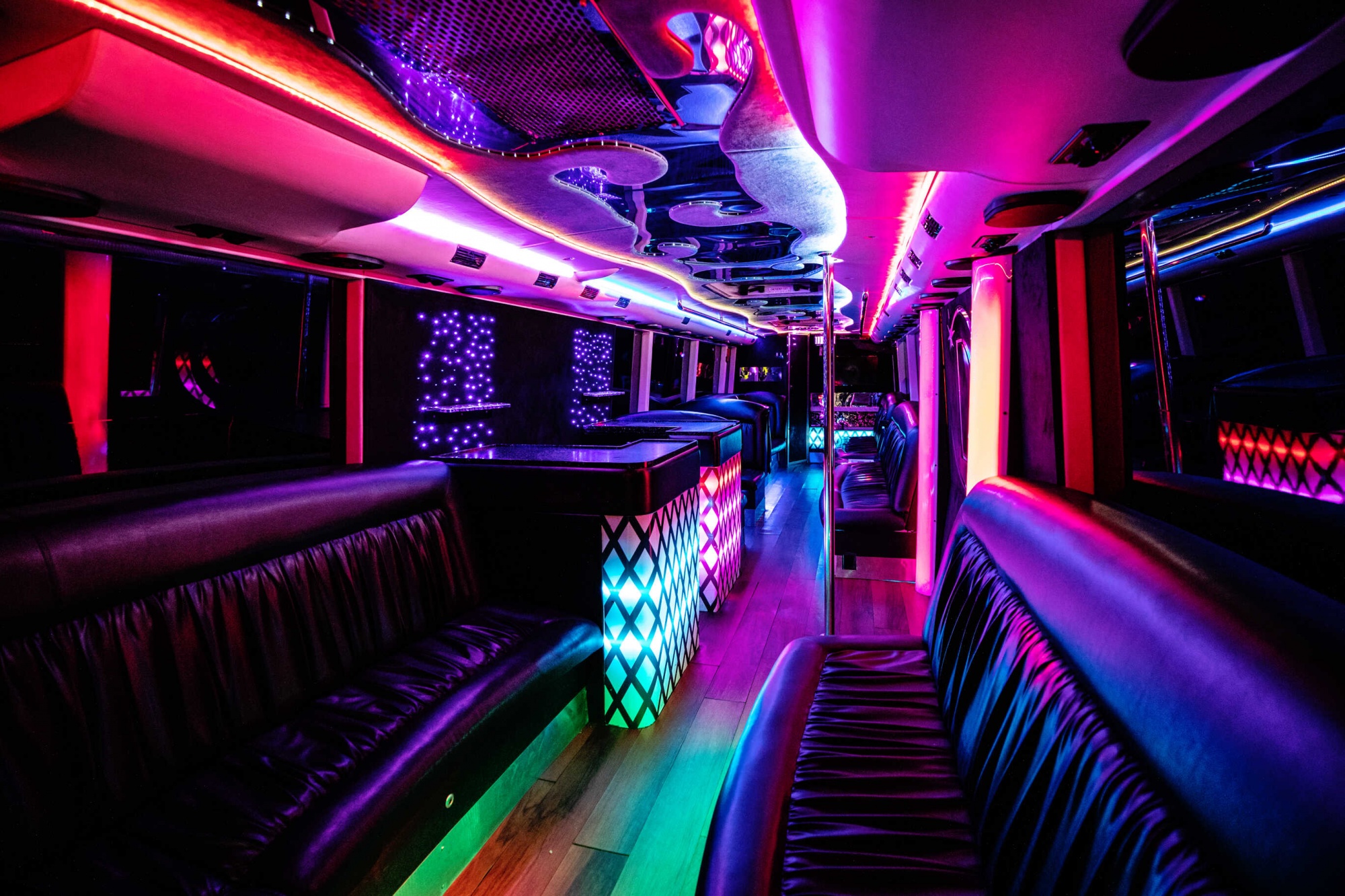 Diamond Lounge 30 seater | Diamond Lounge Limocoach